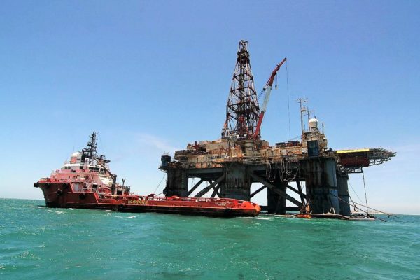 El Senador Marcelo Fuentes y el Director del Observatorio de la Energía Federico Bernal interpusieron nueva cautelar y amparo colectivo contra la licitación y adjudicación petrolera de Macri