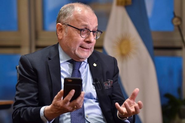 El canciller Faurie defendió la política de apertura diplomática con Gran Bretaña que afianza la posición colonial inglesa en las Islas Malvinas
