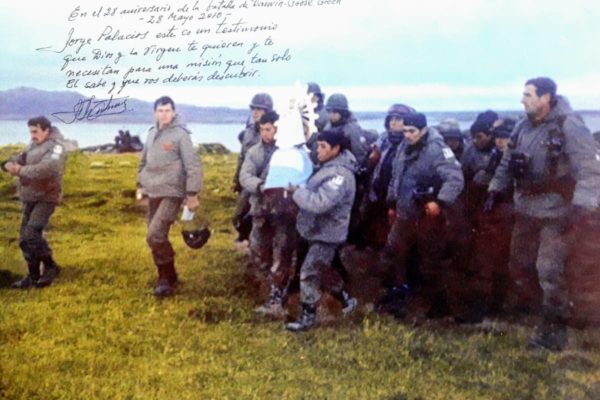 Un combatiente de Malvinas viajará al Vaticano a recuperar la Virgen de Luján que acompañó a los soldados durante la guerra de 1982