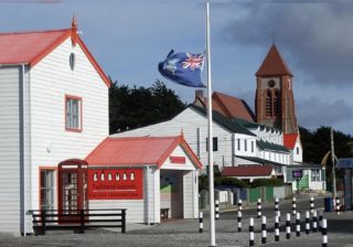 SOBERANÍA EN DISPUTA: “Vuelos y petróleo en Malvinas, un vínculo comercial que favorece a los kelpers”