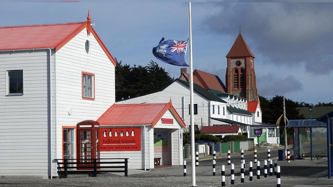 SOBERANÍA EN DISPUTA: “Vuelos y petróleo en Malvinas, un vínculo comercial que favorece a los kelpers”