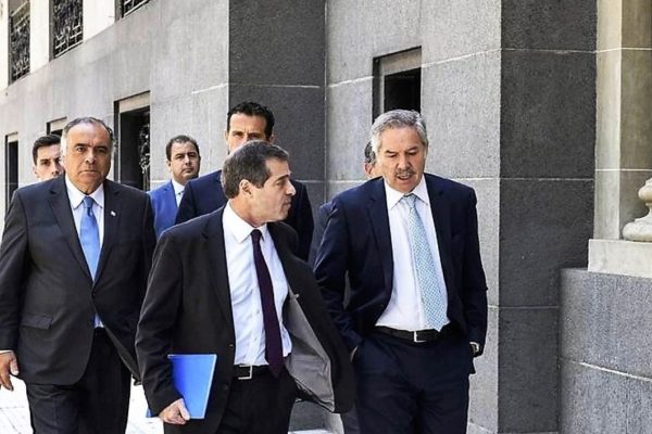 Argentina le solicitó a Uruguay evitar que los aviones británicos aterricen en sus aeropuertos en su ruta desde y hacia las islas Malvinas