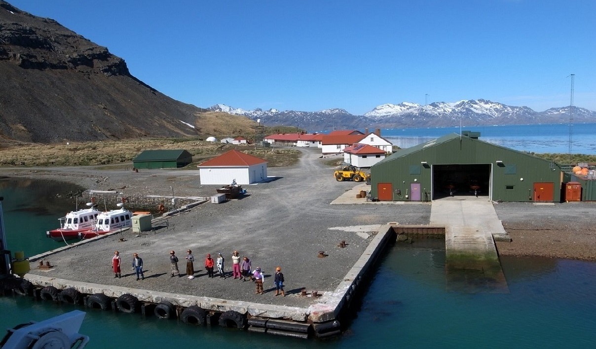 El 25 de mayo los británicos inauguraron un nuevo muelle en las islas Georgias que usurpan a la Argentina El muelle, en el verano antes de iniciarse las obras
