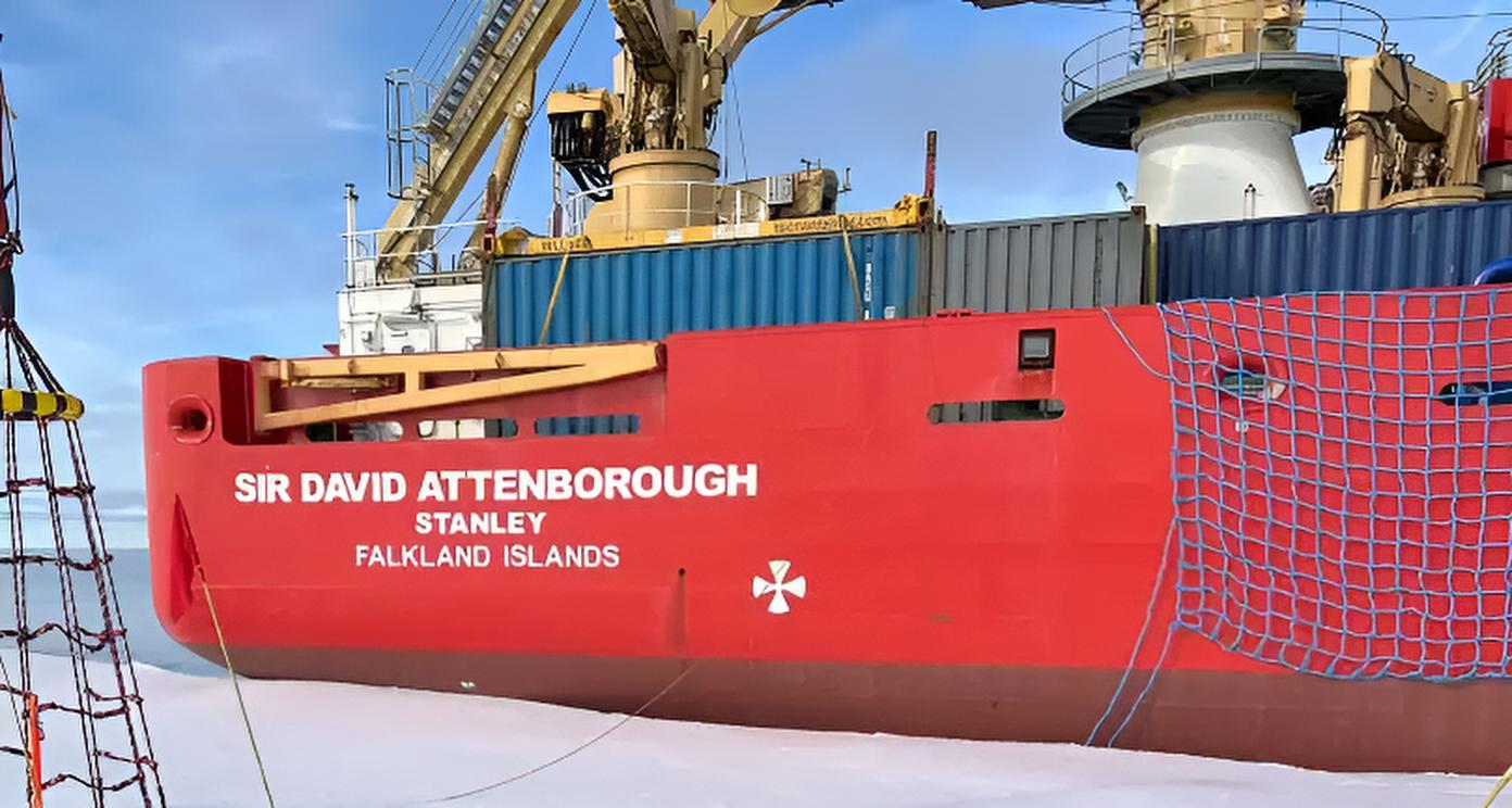 Malvinas-buque-britanico-RRS-Sir-David-Attenborough-Antartida-fotor-enhance-20251107113801.jpg