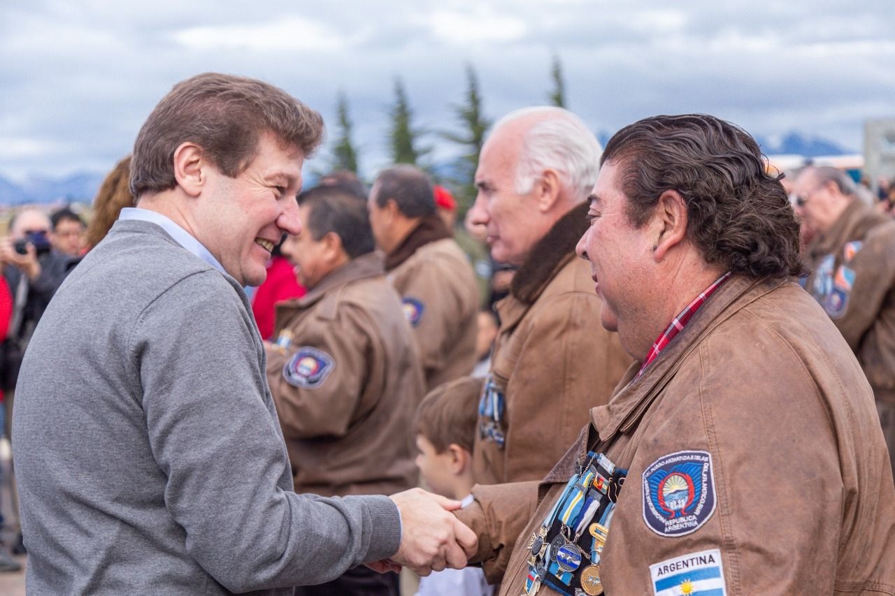 El Gobernador Gustavo Melella dialogó con representantes de Fuerzas Armadas y de Seguridad.
