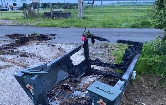 En Irlanda del Norte quemaron un monumento en honor a los br